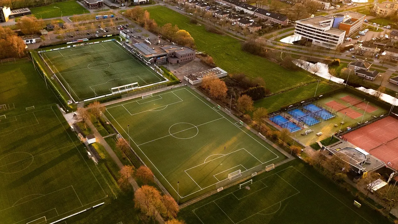 Dramatik i tillægstiden, målorgie i Rotterdam og sikre sejre: Tweede Divisie runde 2 leverede det hele