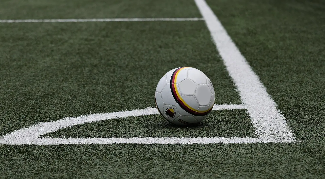 Eredivisie runde 2: Skarpe afslutninger, sene afgørelser og masser af drama på tværs af Holland