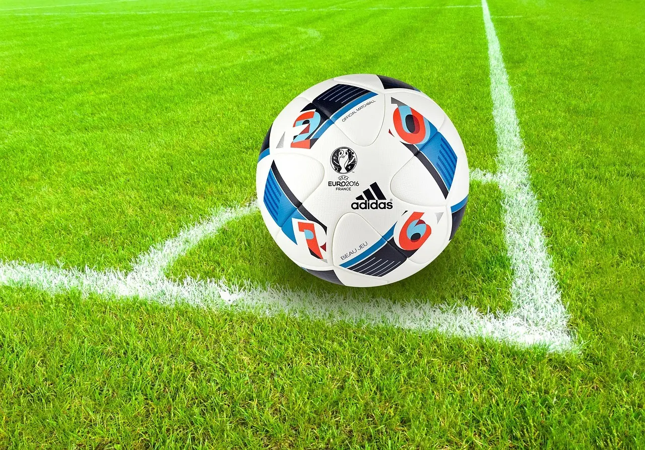 Tweede Divisie runde 7: straffespark i fokus, sene scoringer og klare hjemmesejre