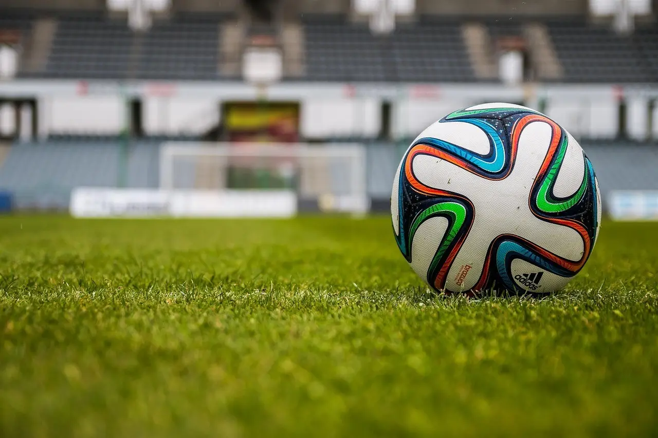 Derde Divisie – Saturday 25/26, runde 6: solide udebanesiger, tætte opgør og en målrig hjemmetriumf