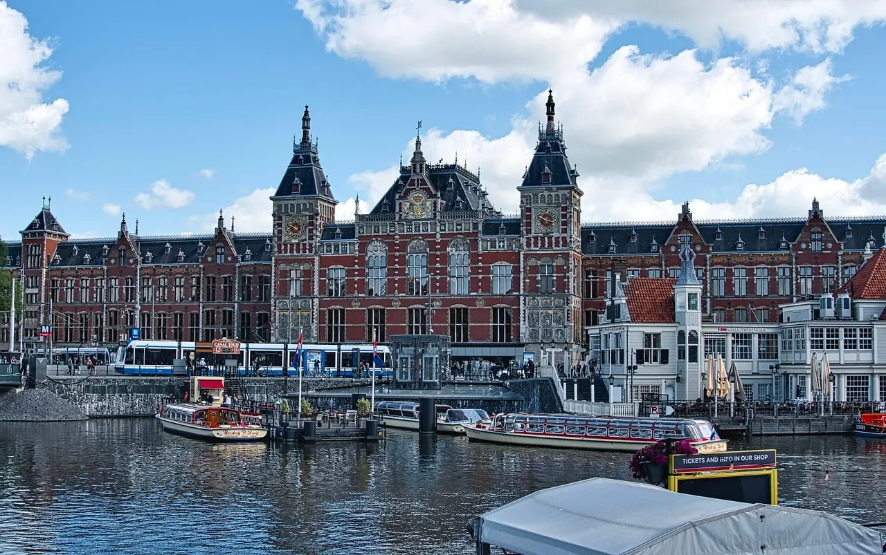 Hvordan er vejret i Amsterdam i juni måned?