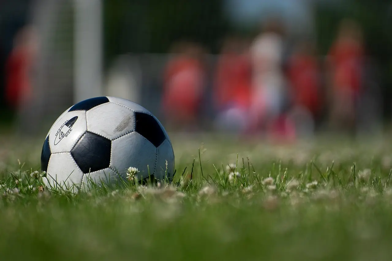 Eredivisie runde 8: sene scoringer, røde kort og store præstationer – hele runden samlet