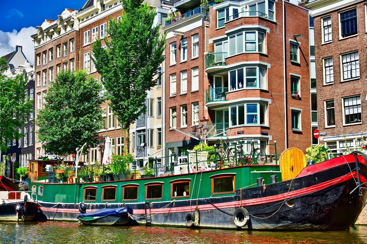 Hvordan er vejret i Amsterdam i marts måned?