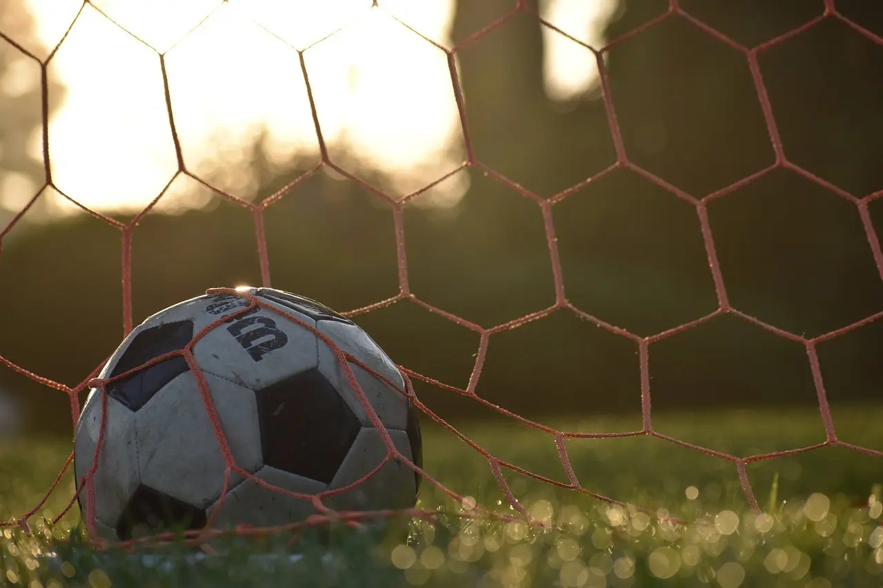 Derde Divisie lørdag: Udeholdene dominerer – fem udebanesejre og masser af andenhalvlegsmål i runde 3