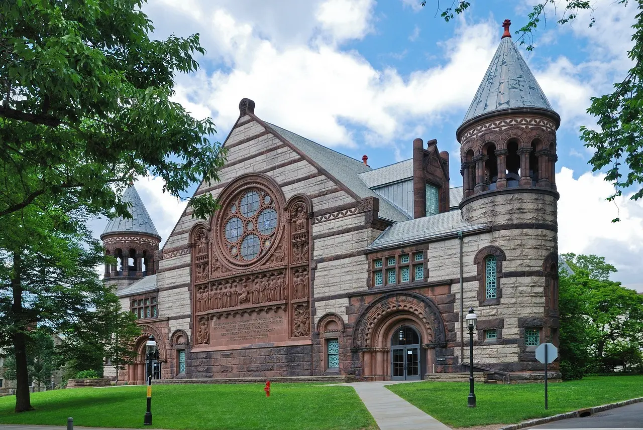 Medvirkende i The Sex Lives Of College Girls