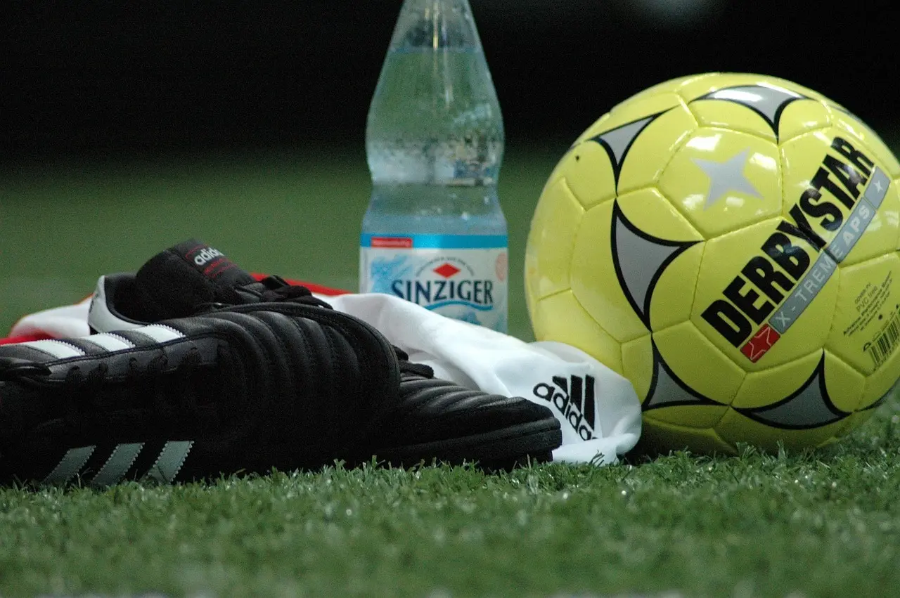 Derde Divisie Søndag 25/26 – Runde 14: Målfest i Roosendaal, comebacks og solide clean sheets