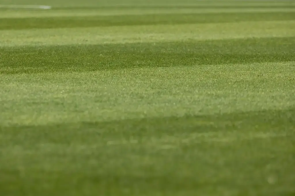 Dramatik i slutfasen og målfest i Spakenburg – overblik over Tweede Divisie 2025/26, runde 13