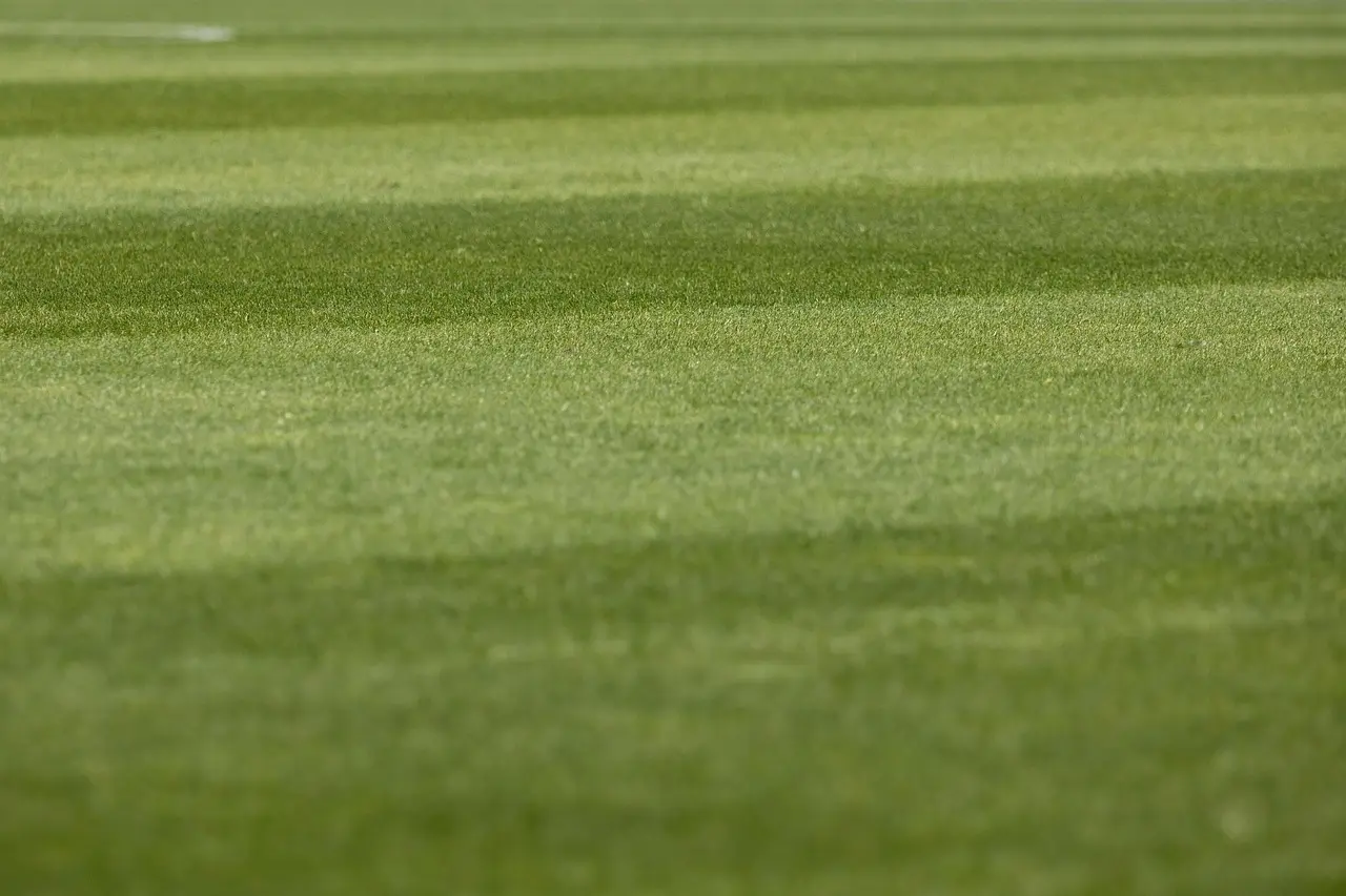 Dramatik i slutfasen og målfest i Spakenburg – overblik over Tweede Divisie 2025/26, runde 13